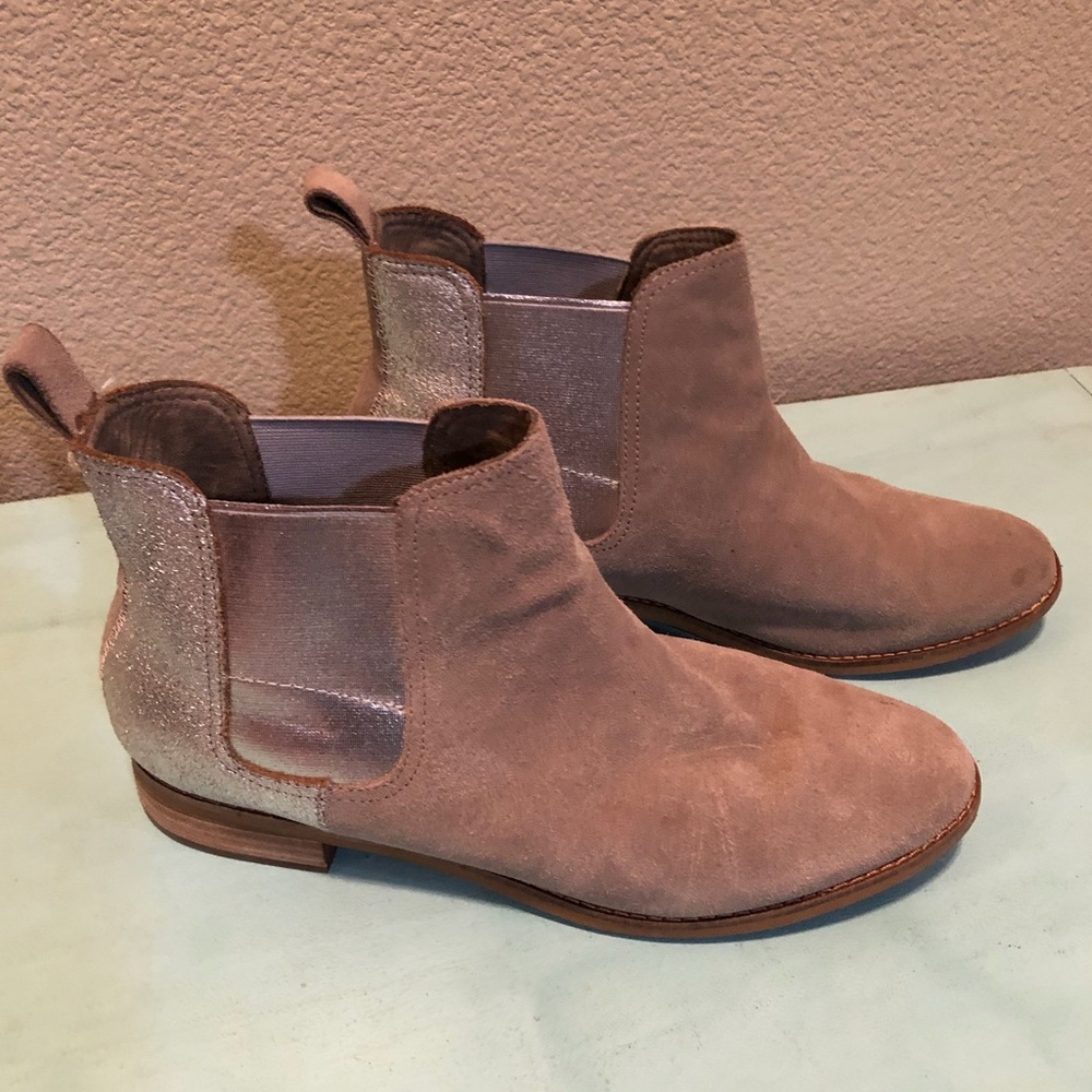 Size 10 TOMS Ella Booties in Desert Taupe